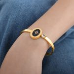 color: Z295-Gold Bangle