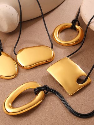 Winter Atmosphere Simple Geometric Pendant Necklace Personality Black Rope Adjustable Design All-Match Sweater Chain