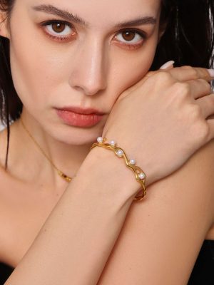 18K Gold Plated Imitation Pearl Open-Ended Bracelet Personalized Design Non-Fading Stainless Steel C- Shaped Bracelet