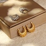 INS Advanced French Retro Stainless Steel Pattern Earrings Women's Simple Plated 18K Graceful Earrings