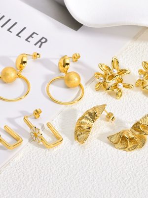 golden stainless steal earrings elegant high-end exaggerated earrings designed retro stud earrings for women