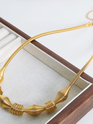 High-End Personality Design Retro Elegant Stainless Steel Gold-Plated Pendant Necklace Ornament Women