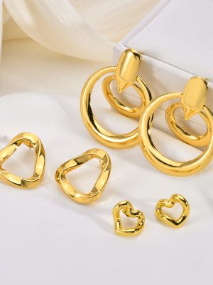 Stainless steel earrings, light luxury, high-end exaggerated earrings, designer vintage gold tassel female stud earrings.