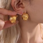 Pleated Texture C- Shaped Earrings Stainless Steel Casting PVD Electroplated Earrings Design Commuter