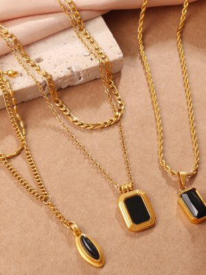 Retro Twin Double-Layer Oval Black Agate Pendant Necklace 18K Gold Plated Square Black Zirconium Clavicle Chain