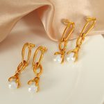 18K Plated Metal Chain Creative Grip Design Elegant and Elegant Pearl Accessories Long Women's Earrings