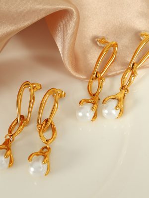 18K Plated Metal Chain Creative Grip Design Elegant and Elegant Pearl Accessories Long Women's Earrings