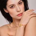 French Chrysanthemum Super Fairy Sea Shell Elastic Flexible Wire Adjustment Open-Ended Bracelet Stainless Steel Ornament Colorfast