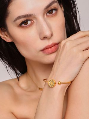 French Chrysanthemum Super Fairy Sea Shell Elastic Flexible Wire Adjustment Open-Ended Bracelet Stainless Steel Ornament Colorfast