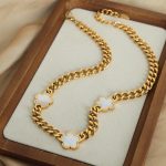 New Retro Light Luxury High-Grade Stainless Steel Gold-Plated Flowers Pendant Necklace, Bracelet Set Ornament Women
