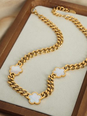 New Retro Light Luxury High-Grade Stainless Steel Gold-Plated Flowers Pendant Necklace, Bracelet Set Ornament Women