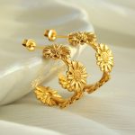Retro Artistic Small Daisy Earrings 18K Personality Design Simple Earrings Popular Flower Series