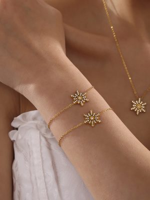 Christmas CNC Zircon Snowflake Super Flash Bracelet Stainless Steel PVD Electroplated 18K Real Gold Ornament Non-Fading Female