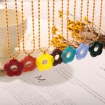 New Fresh Simple Sweet Stainless Steel Gold-Plated Chain Flower Resin Pendant Necklace Ornament Women