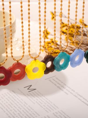 New Fresh Simple Sweet Stainless Steel Gold-Plated Chain Flower Resin Pendant Necklace Ornament Women