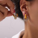 color: F370-Shell Pearl Gold Earrings