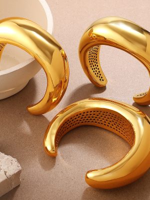 Retro Exaggerated Oversized Golden Hollow Design Bracelet Copper Plating 18K Gold Unique Opening