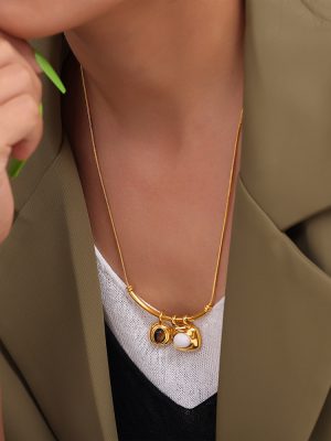 French Retro Two-Color Asymmetric Square Pendant Necklace 18K Gold Plated Light Luxury Minimalist Stainless Steel Ornament