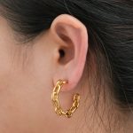 color: Cast Chain C Shape Earrings Gold