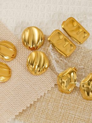 Stainless steel personalized, versatile, high-end stud earrings for women; gold-plated, non-fading, smooth-surface round earrings.