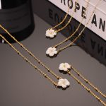 Chic Elegant and Personalized Temperament Cold Necklace White Sea Shell Flower Pendant Clip Bead Necklace Stainless Steel Ornament