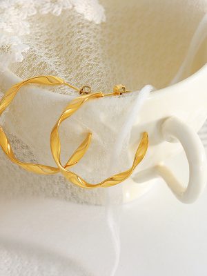 Roman Designer Twisted Twisted Line Earrings Personality C- Type All-Matching Graceful Stainless Steel 18K Gold Plating Earrings