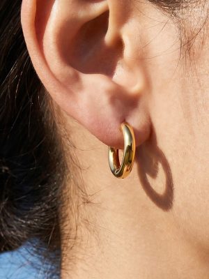 New Design Light Luxury Personalized Earrings Vintage Stainless Steel Gold-Plated Fresh Water Pearl round All-Match Earrings