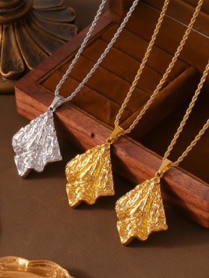 British Retro Personality Hemp Flowers Chain Ornament Geometric Pleated Texture Design Square Plate Pendant Stainless Steel Necklace