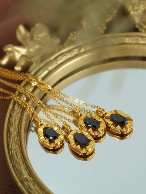French Elegant Black Diamond Vintage Clavicle Chain Bath Can Wear All-Matching Twin Design Plated 18K Necklace