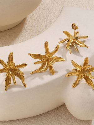 New Cold Stainless Steel 18K Gold Plating Shaped Flower Shape Earrings Design Female Stud Earrings Ornament