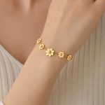 Design Classic Style Stainless Steel 18K Gold Plating Little Flowers Daisy Bracelet Personality Gentle Accessories E023