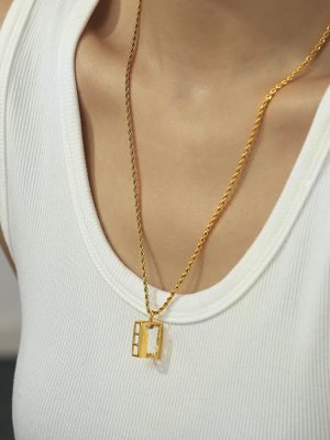 Chic Simple Personality Hemp Flowers Chain Shape Stainless Steel Necklace Inlaid Zircon Copper Material Square Plate Pendant Ornaments