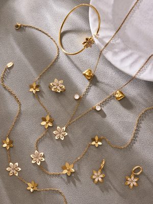 Stainless Steel Three-Dimensional Six-Leaf Flower Zircon Ring Bracelet Exquisite Gorgeous Necklace & Bracelet Suit