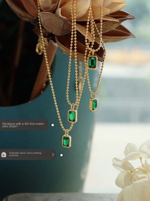 Chinese Emerald Zircon Micro-Inlaid Solitaire Necklace Stainless Steel Plated 18K Real Gold Handmade Ornament P067