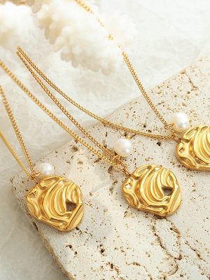 Creative Abstract Art Irregular Pendants Freshwater Pearl Necklace Female Stainless Steel Gold-Plated Jewelry P912