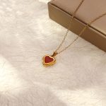 French Ins Light Extravagant Love Heart Clavicle Chain Stainless Steel Necklace 18K Gold Plating Vintage Peach Heart All-Matching Accessories Female Accessories
