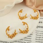 High-Grade Crescent Twisted Flower Gold Stud Earrings All-Match Earrings Cold Refined and Simple Earrings