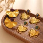 Retro Golden Fan-Shaped Natural Stone Earrings Stainless Steel Plated 18K Gold Sun Pattern Design Earrings