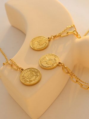Crown Queen Avatar Necklace Female Personality Simple English round Plate Pendant Clavicle Chain Jewelry