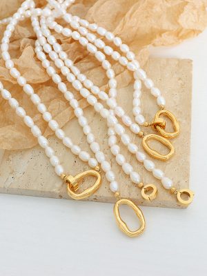 New Elegant French Romantic Bracelet Personalized Design Cultured Freshwater Pearl Mother Necklace Set