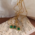 French Retro Simple Green Aventurine Natural Stone round Pendant Necklace Stainless Steel 18K Gold Plating Clavicle Chain