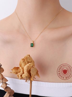 Court Emerald Zircon Pendant Solitaire Necklace Stainless Steel Plated 18 Real Gold Female Accessories P026