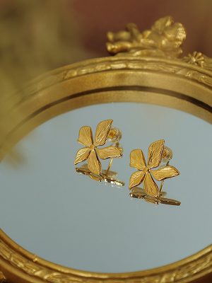 Design Golden Flower Irregular Striped Stud Earrings New Retro Affordable Luxury Earrings All-Matching Graceful