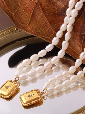 French Sweet Cool Gold Square Plate Pendant Natural Freshwater Pearl Necklace Mild Luxury Retro Elegant