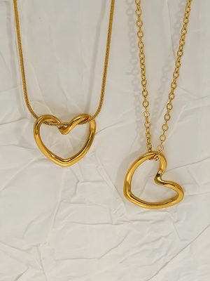 Stainless Steel 18K Gold Plating Hollow Heart Necklace Women's Advanced Clavicle Chain