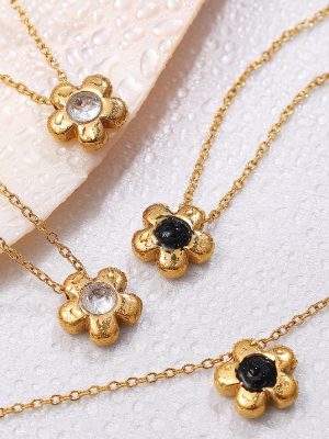 Stainless Steel Little Flower Necklace Super Girl Graceful Mori Sweet All-Matching Simple Five Petal Flower Retro Exquisite Clavicle Chain
