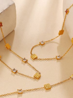 Design Light Luxury Cube Sugar Zircon Necklace Non-Fading 18K Gold Plating Personalized Commuter Clavicle Chain