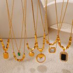 New French Retro Cube Sugar Temperament Entry Lux Necklace Stainless Steel Black Square Plate Diamond Pendant Ornament Women