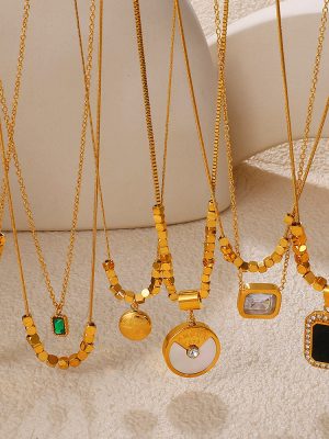 New French Retro Cube Sugar Temperament Entry Lux Necklace Stainless Steel Black Square Plate Diamond Pendant Ornament Women