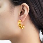 color: Pleated Wave Earrings Gold